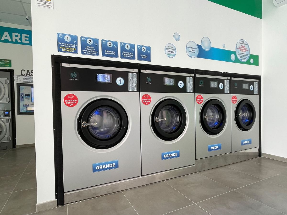 Lavatrici self-service da 12 e 18 kg nella lavanderia Acqua Sapone di Pontecurone